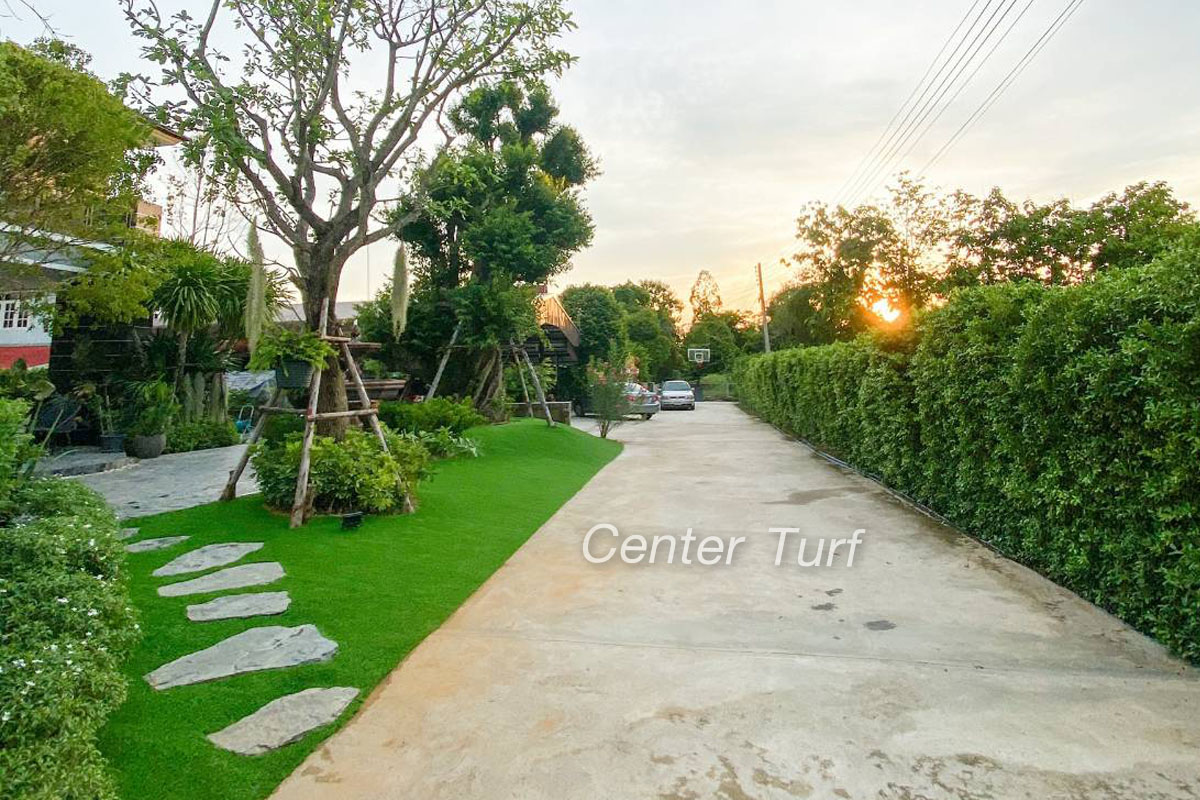 หญ้าเทียมจัดสวน บ้านคุณกัน นภัทร อินทร์ใจเอื้อ จ.สุพรรณบุรี