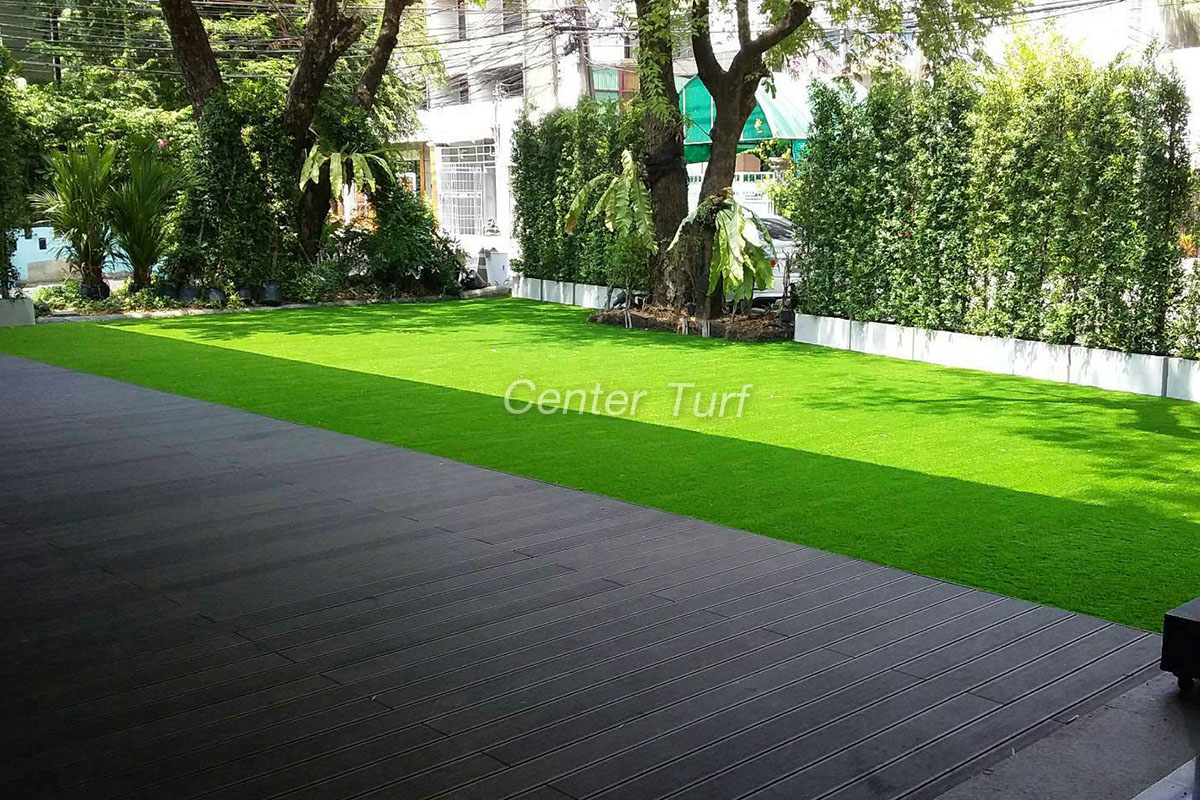 หญ้าเทียมตกแต่งร้านอาหาร ซอยสุขุมวิท27 กรุงเทพฯ