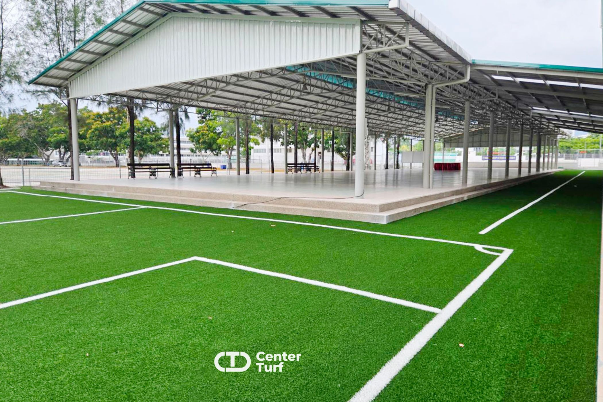 ช่วยสร้างจินตนาการแบบไม่มีที่สิ้นสุดบนพื้นหญ้าเทียมสีเขียวสดใสสบายตา 