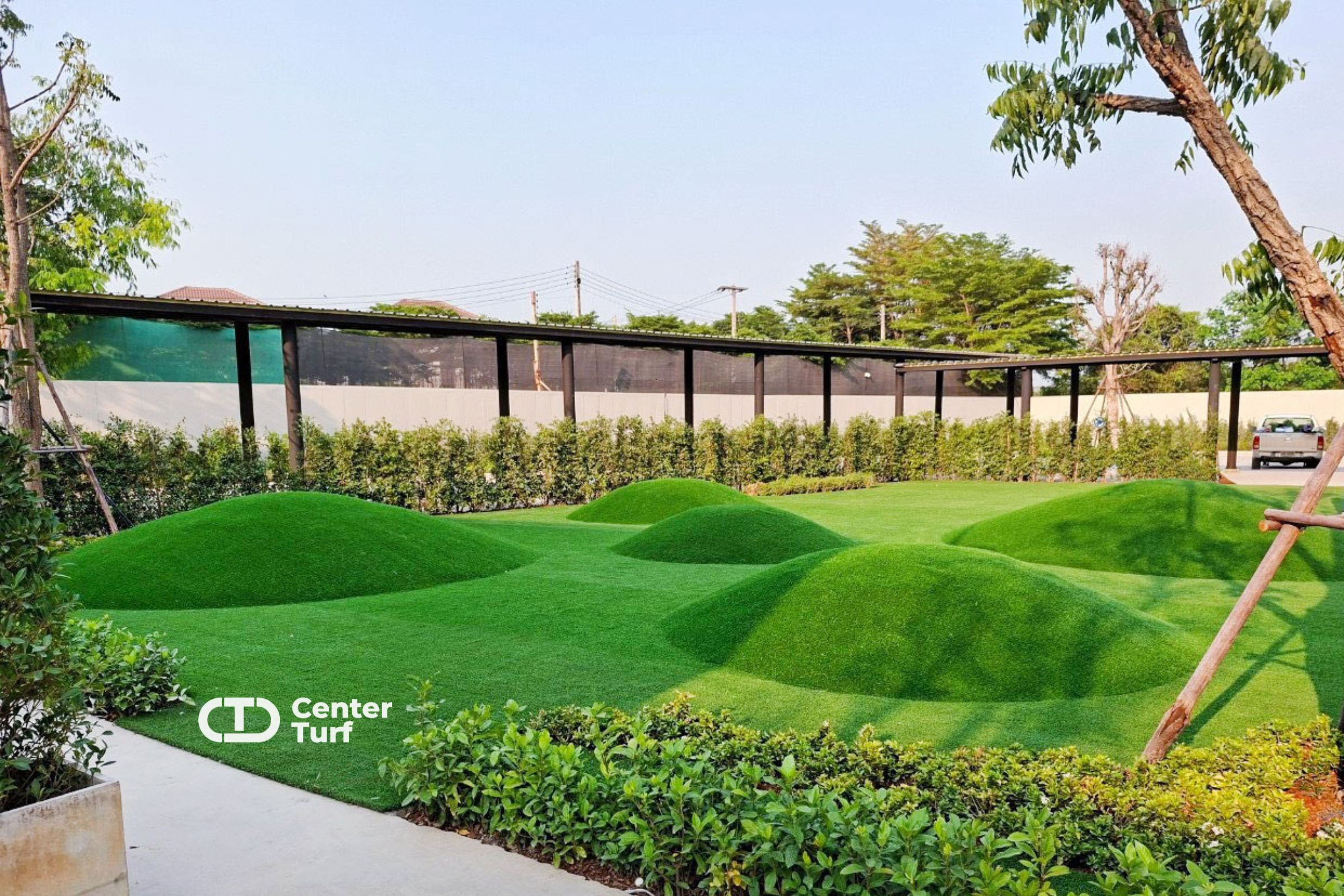 มีความนุ่มพอที่จะช่วยลดแรงกระแทกหากเด็กหกล้มทนต่อการเหยียบย่ำบ่อยครั้ง และไม่หลุดลุ่ยง่าย