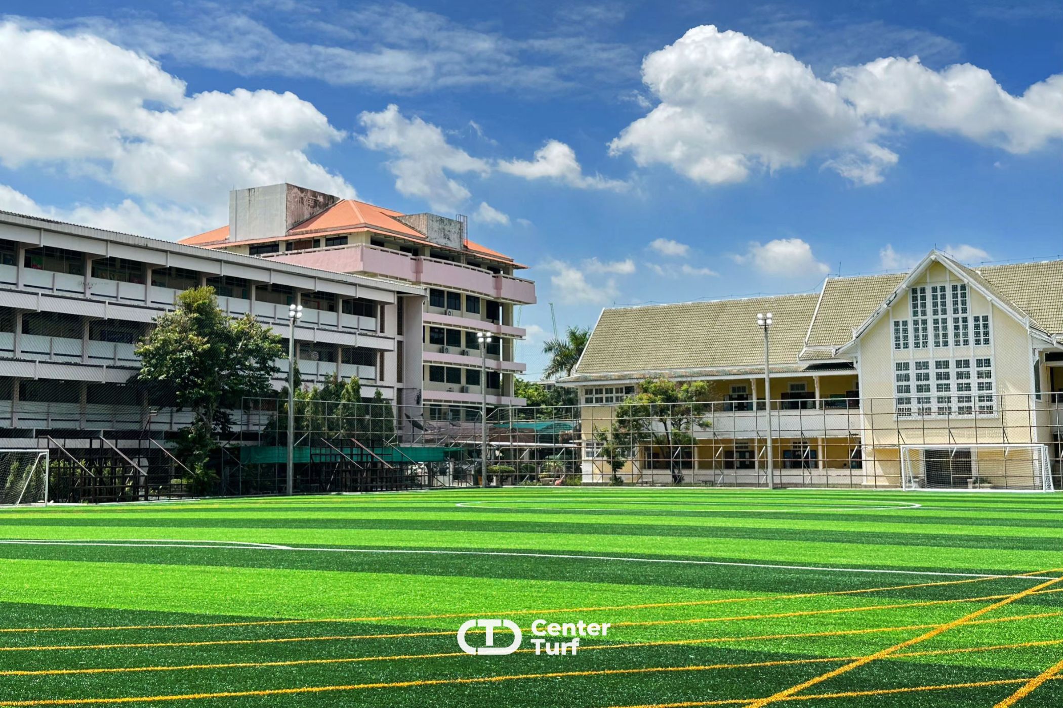 ส่งมอบสนามคุณภาพให้กับทางโรงเรียน เพื่อรองรับการใช้งานได้อย่างเต็มประสิทธิภาพ  หมดปัญหาเรื่อง น้ำขัง หรือ เม็ดยางลอย หลังฝนตกหนัก  เพราะเราใส่ใจระบบระบายน้ำของสนาม ซึ่งเป็นส่วนสำคัญในการใช้งานจริง