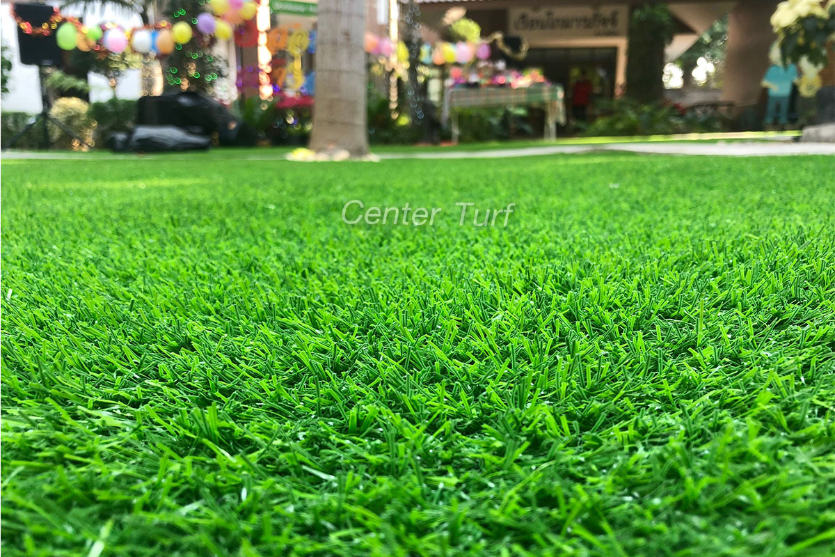 อีกหนึ่งทางเลือกสำหรับพื้นที่ในร่ม แดดส่องไม่ทั่วถึง หญ้าจริงอยู่ไม่ไหว