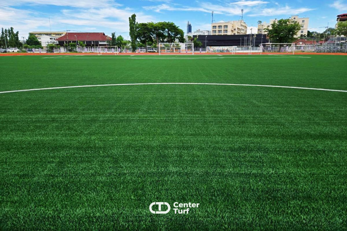 Center Turf เชี่ยวชาญด้านสนามฟุตบอลหญ้าเทียมมาตรฐาน พร้อมพื้นลู่วิ่งคุณภาพสูง ดูแลตั้งแต่งานออกแบบ งานวางระบบ ควบคุมทุกขั้นตอนโดยทีมงานผู้เชี่ยวชาญ