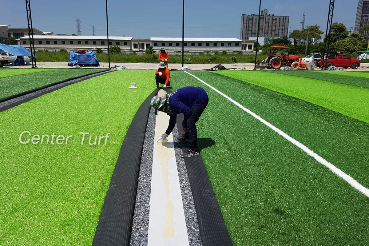 การสร้างมาตรฐานที่ดียิ่งส่งผลให้สนามออกมาดี Center Turf หญ้าเทียมจึงไม่สามารถมองข้ามขั้นตอนไหนได้เลย