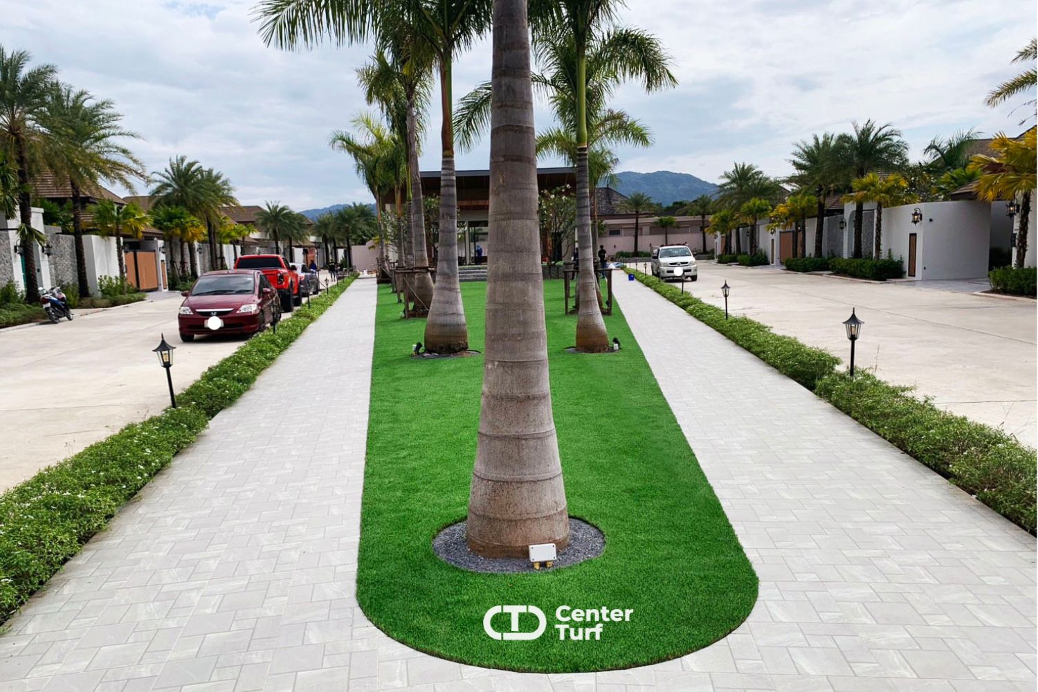 แต่เป็นสวนสีเขียวที่สร้างความรู้สึกอบอุ่น  เป็นกันเอง ทำให้ลูกบ้านรู้สึกราวกับได้เป็นเจ้าของสวนส่วนตัวอีกด้วย