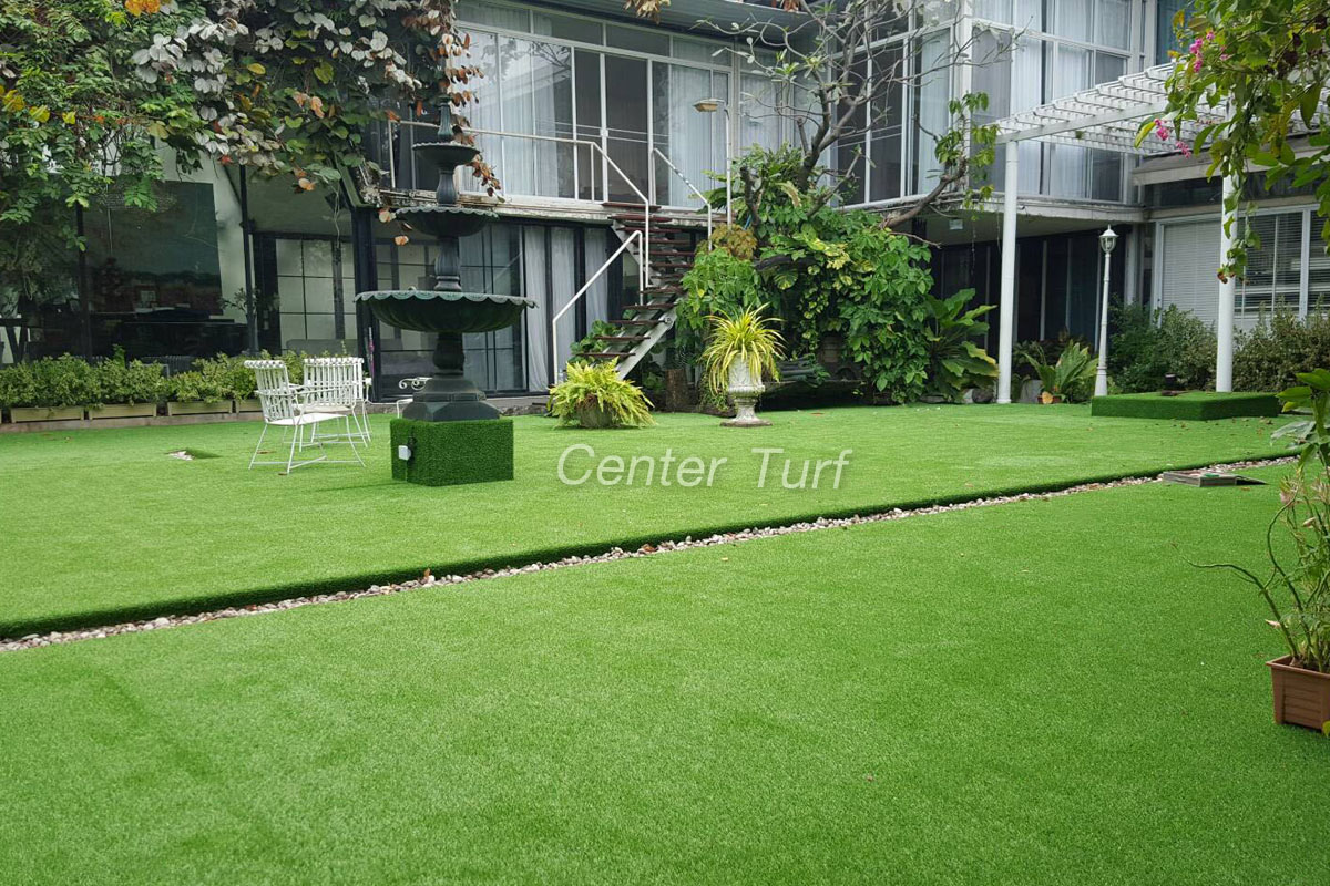 จัดสวนหญ้าเทียม บ้านพักติวานนท์