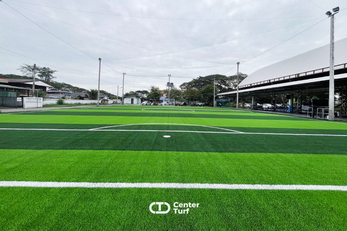 คือการลงทุนที่คุ้มค่า พื้นสนามกลับมานุ่มและน่าเล่นยิ่งขึ้น ช่วยลดความเสี่ยงจากการบาดเจ็บ เพิ่มความประทับใจให้ผู้เล่น และยกระดับมาตรฐานสนามให้โดดเด่น พร้อมรองรับการใช้งานอย่างหนักได้ดีในระยะยาว