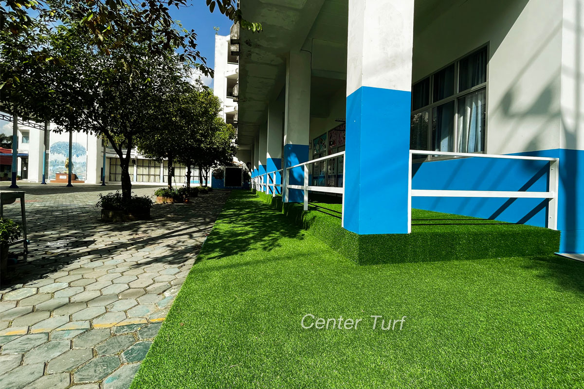 ติดตั้งหญ้าเทียมรอบอาคารเรียน @โรงเรียนต้นแก้วผดุงพิทยาลัย