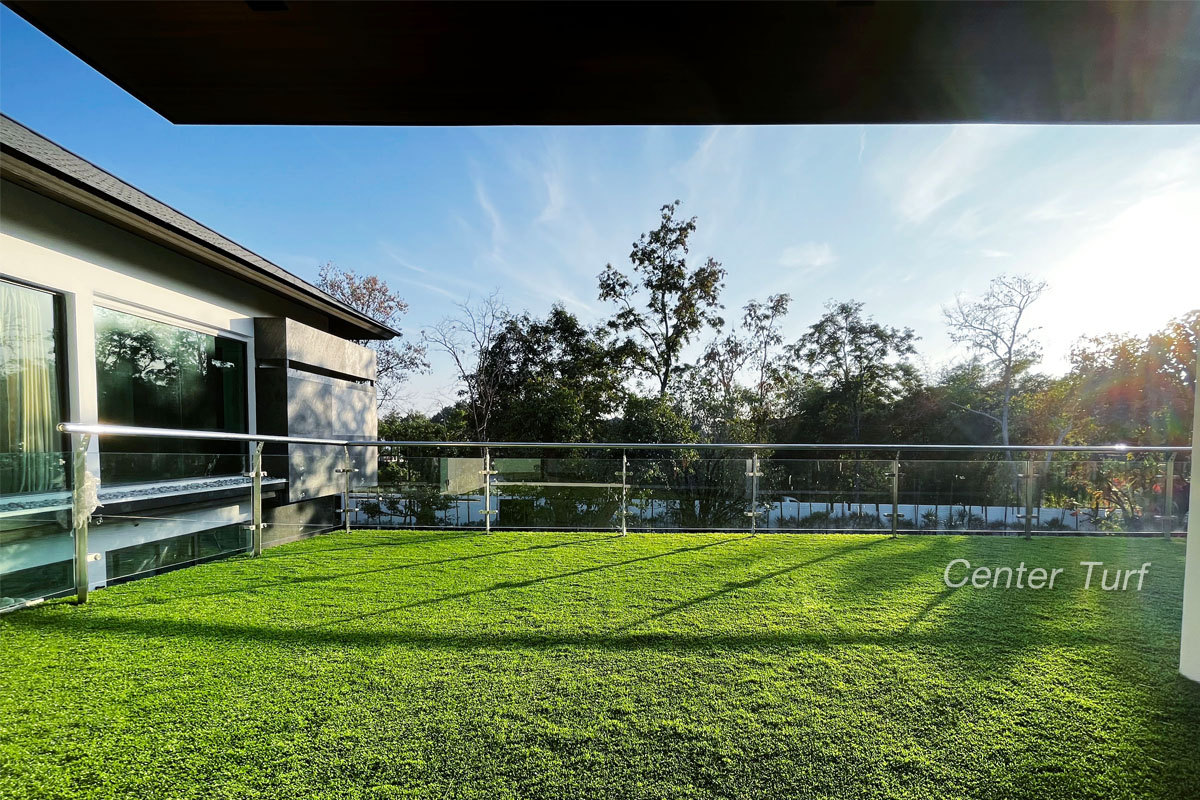 บ้านสวยได้ด้วยดีไซน์ ส่วนพื้นที่ต่างๆจะสวยเพิ่มมากขึ้นได้ต้องติดตั้งด้วยหญ้าเทียม Center Turf เท่านั้น