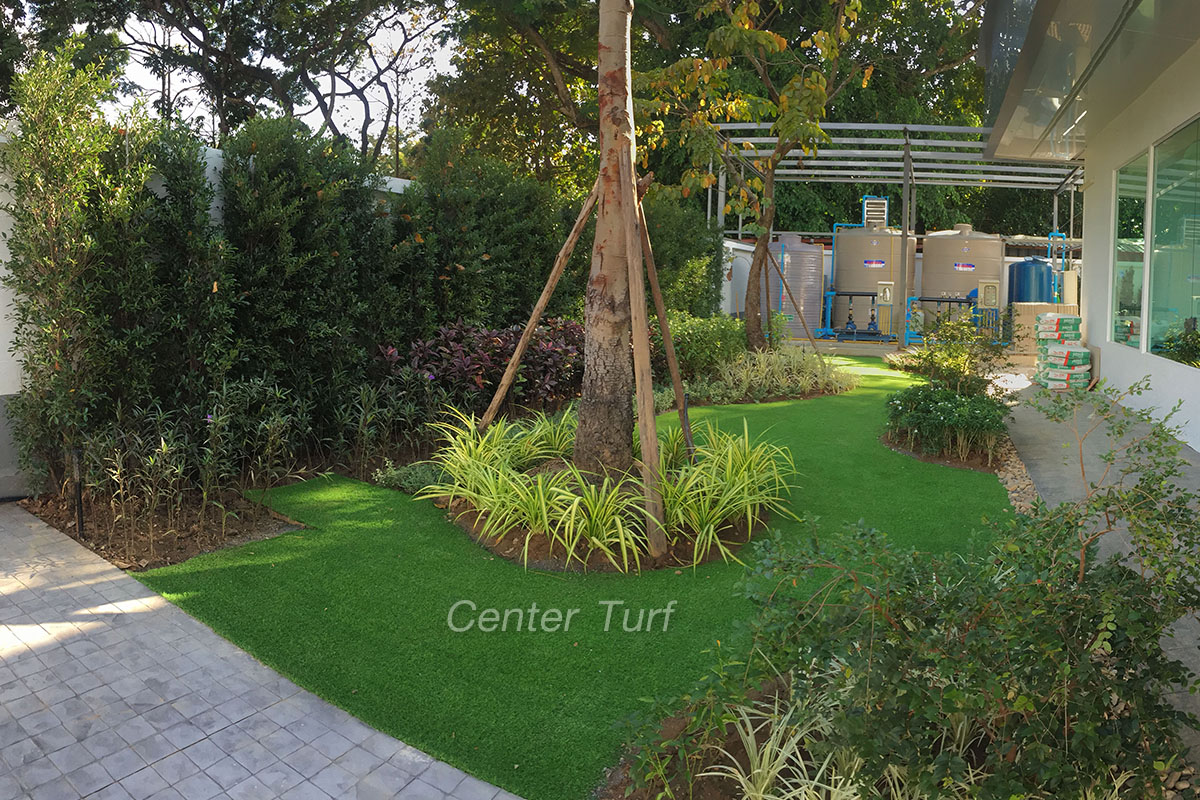 ติดตั้งหญ้าเทียม ปั้มนำมัน ปตท. อ.แม่ริม จ.เชียงใหม่