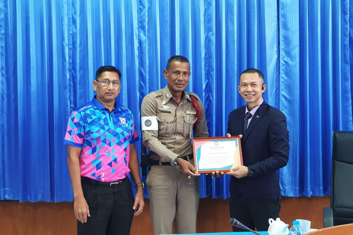 สนามฟุตบอลหญ้าเทียม King Power รร.อนุบาลป่าพะยอม จ.พัทลุง