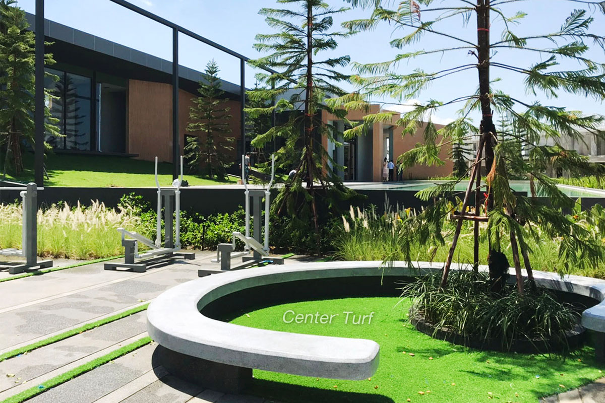 ติดตั้งหญ้าเทียมทางเดินแบบฟรีฟอร์ม @Land and Houses