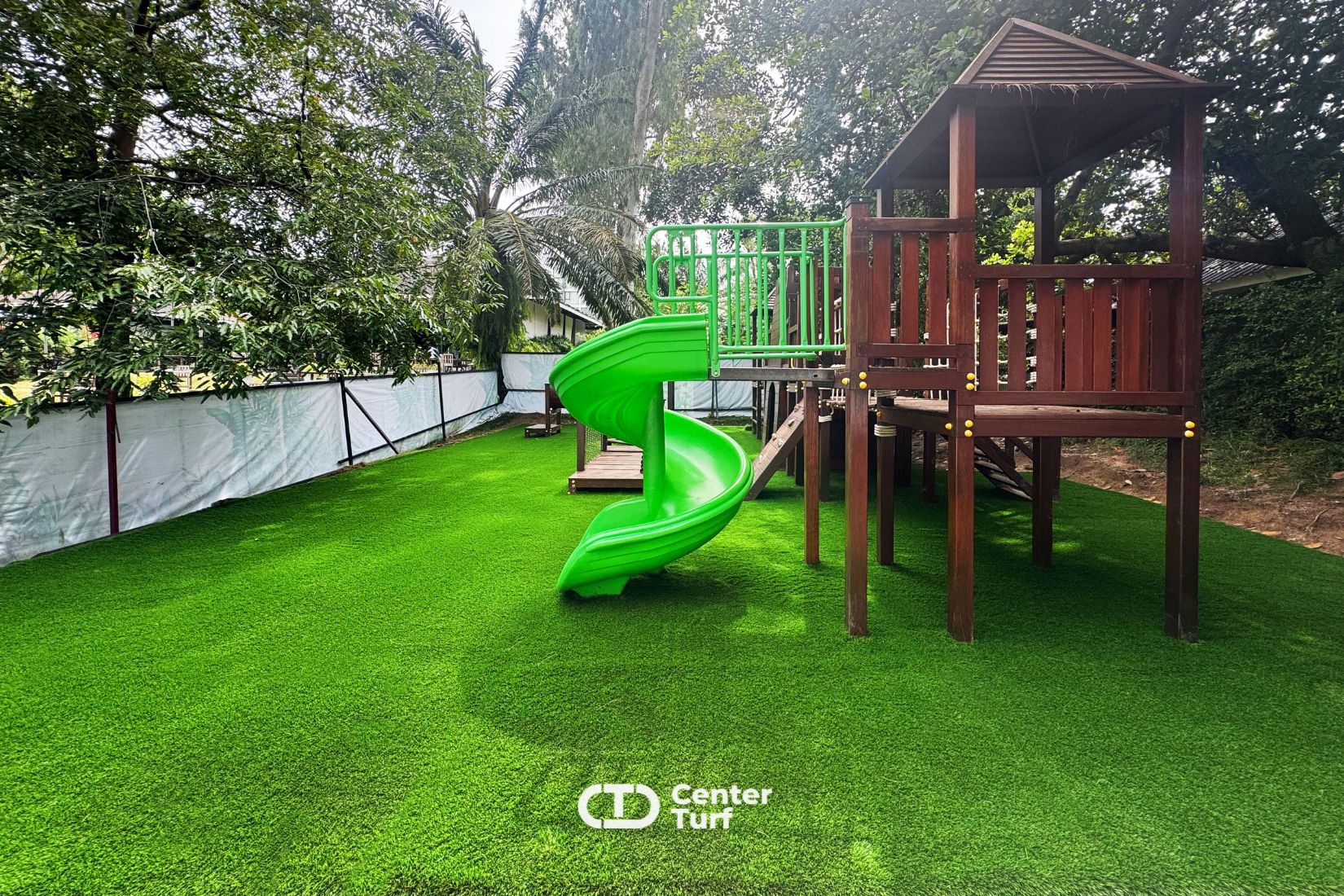 รองรับแรงกระแทกได้เป็นอย่างดี ล้มแล้วลุกเล่นต่อได้ทันที หมดกังวลเรื่องการบาดเจ็บ