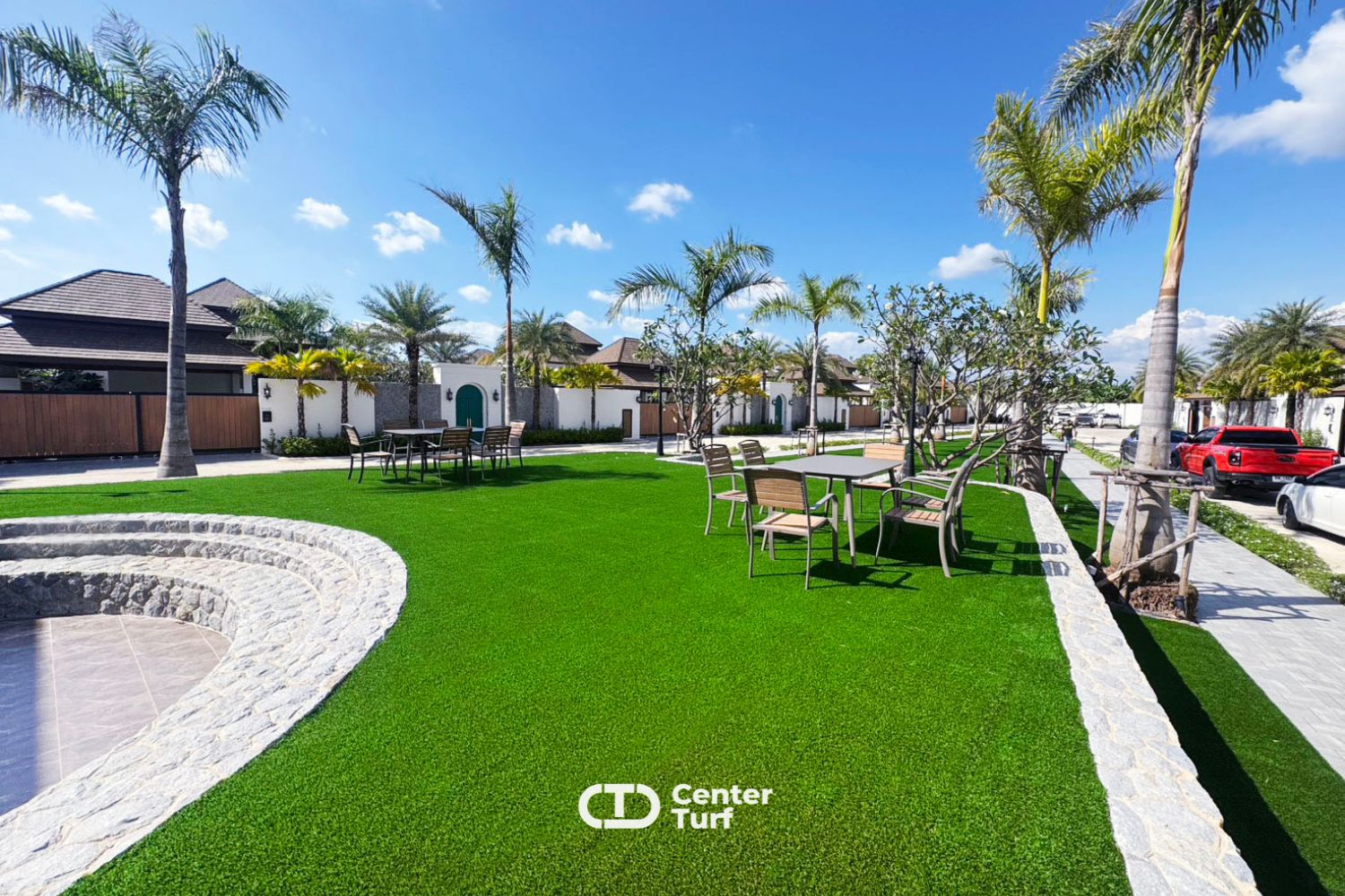 งานจัดสวนหญ้าเทียม ช่วยเปลี่ยนพื้นที่ส่วนกลางให้ไม่ใช่แค่  “พื้นที่ส่วนกลาง” อีกต่อไป