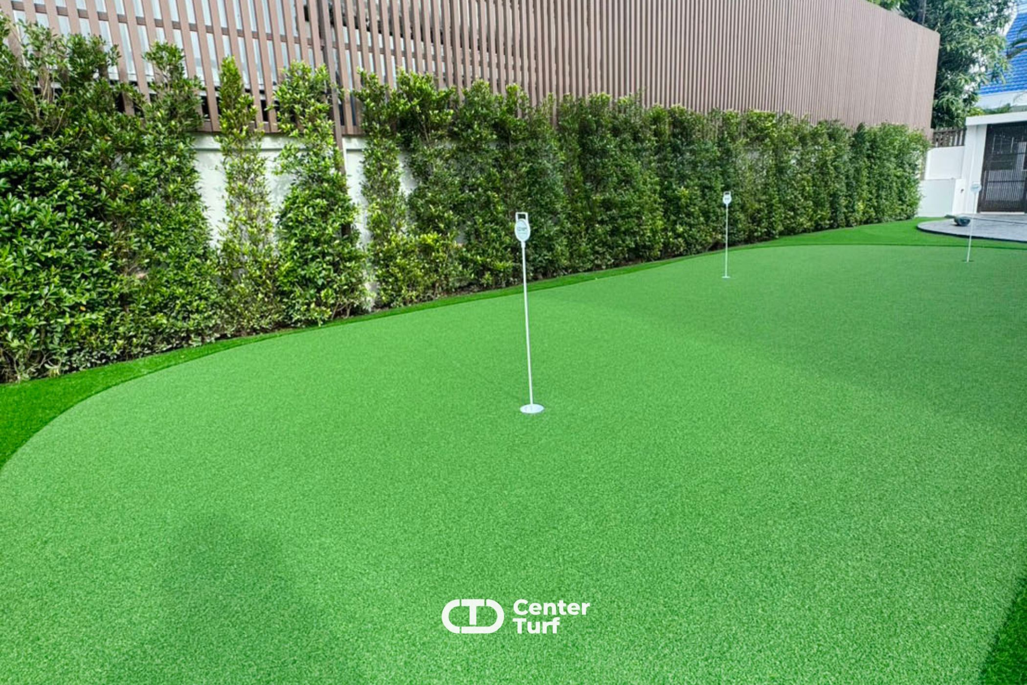 ไม่ต้องเสียเวลาเดินทาง ไม่ต้องดูสภาพอากาศ แถมยังใช้งานได้นาน  เหมือนมีสนามกอล์ฟส่วนตัวไว้ซ้อมในทุกวัน