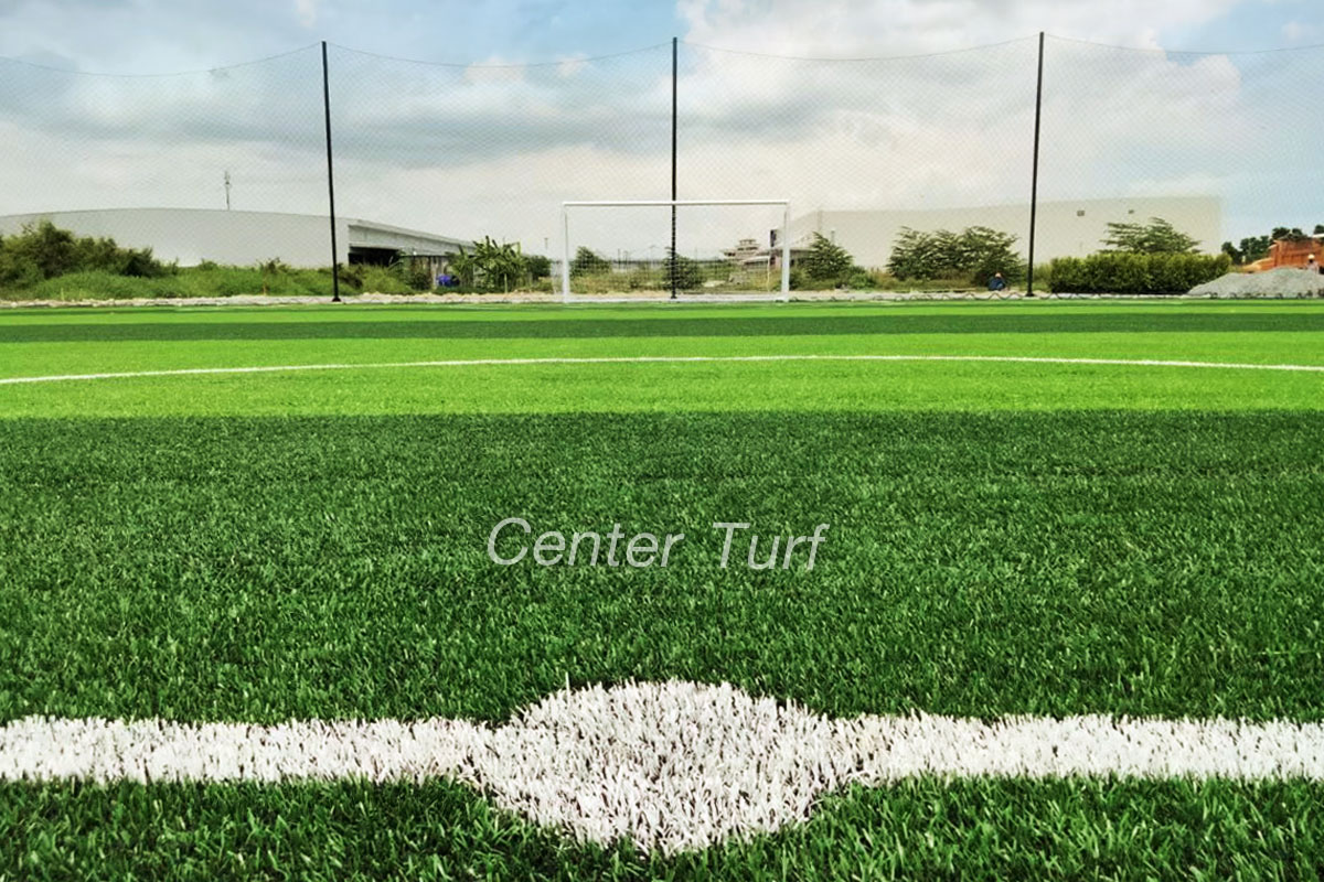 การเลือกใช้เครื่องจักร ต้องเป็นเครื่องจักรสำหรับติดตั้งหญ้าเทียมที่ได้มาตรฐานสูงสุดและทันสมัยที่สุดเท่านั้น