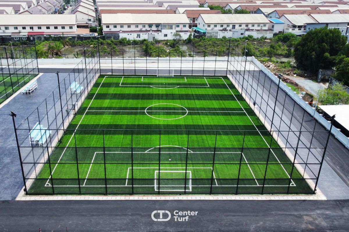 ส่งมอบสนามไปเป็นที่เรียบร้อยกับสนามฟุตบอลหญ้าเทียมคุณภาพสูง มาตรฐานการใช้งานระดับ FIFA