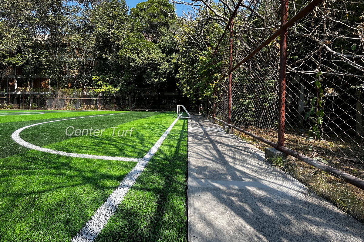 านรื้อถอนสนามฟุตบอลหญ้าเทียมเดิม@หอพักคณะแพทย์ชาย มช.