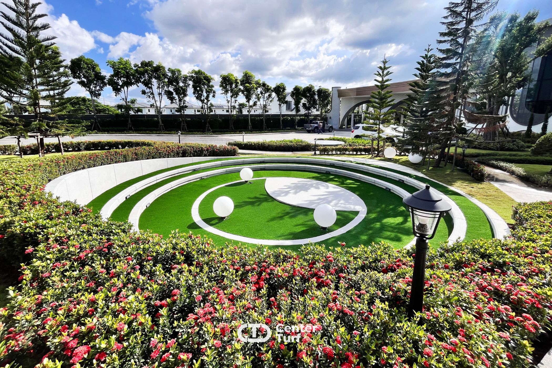 หลายโครงการเลือกใช้หญ้าเทียมรุ่นนี้ BC30 ความสูง 3 ซม. นุ่มและหนาแน่นเป็นพิเศษทนทานต่อการใช้งานแม้จะต้องเจอแดดและฝนก็ยังคงความสวยอยู่เสมอ