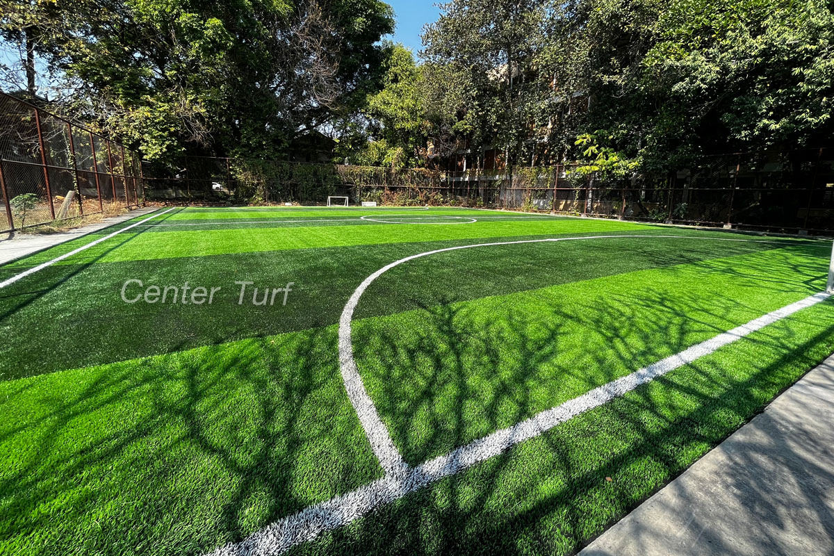 านรื้อถอนสนามฟุตบอลหญ้าเทียมเดิม@หอพักคณะแพทย์ชาย มช.