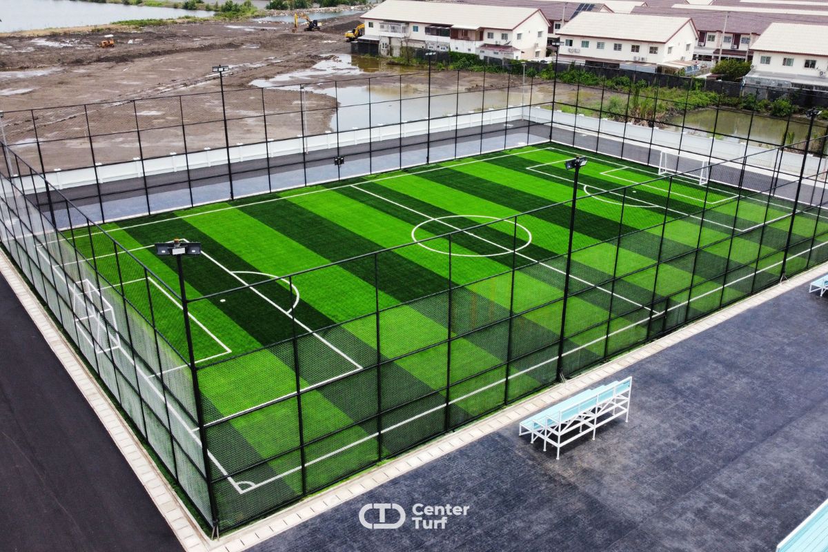 ส่งมอบสนามไปเป็นที่เรียบร้อยกับสนามฟุตบอลหญ้าเทียมคุณภาพสูง มาตรฐานการใช้งานระดับ FIFA