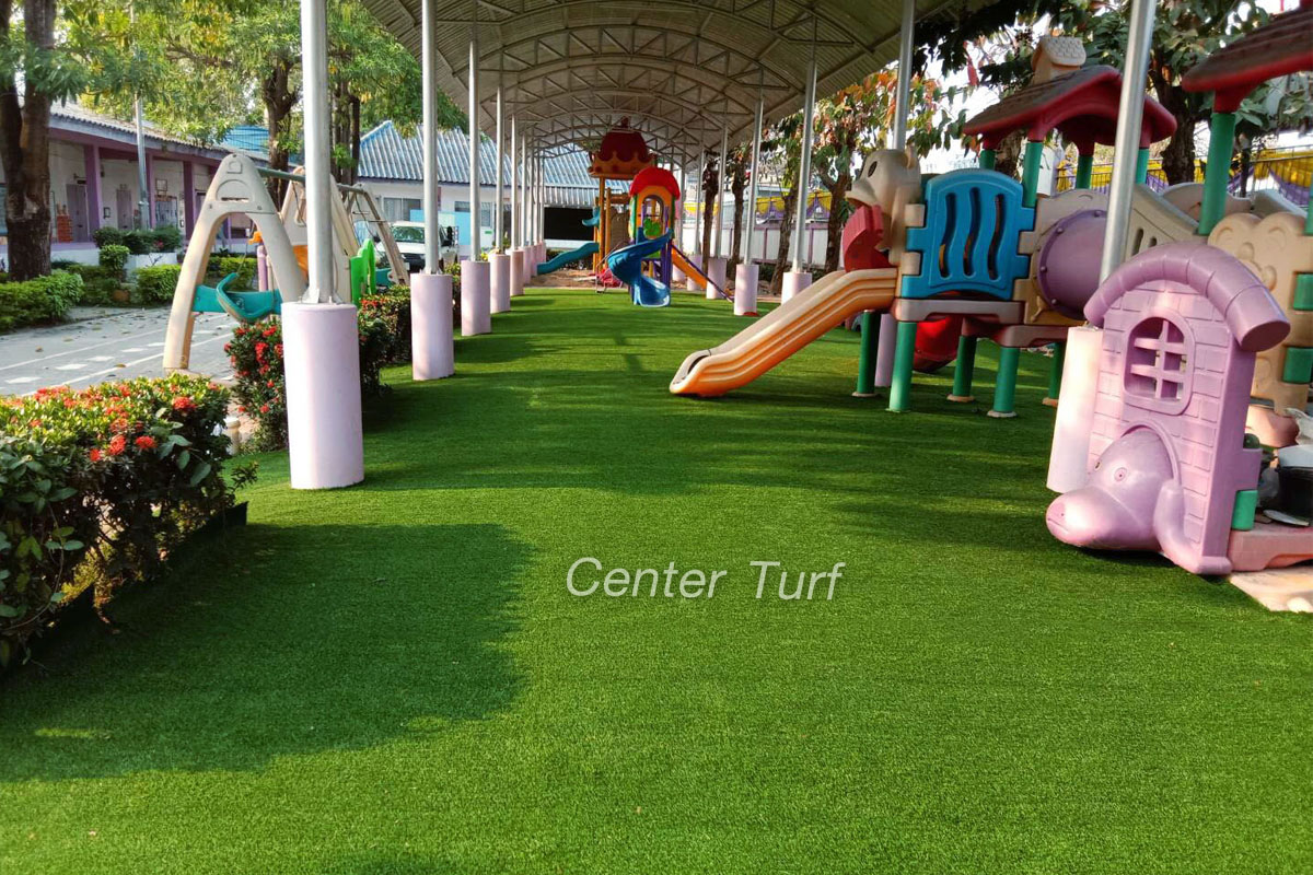 สนามเด็กเล่นหญ้าเทียมศูนย์พัฒนาเด็กเล็ก เทศบาลตำบลป่าแดด