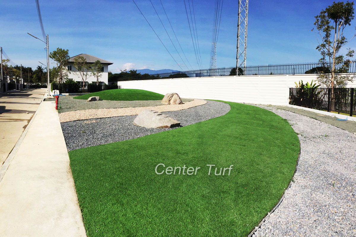 หญ้าเทียมจัดสวนกลางแจ้ง โครงการ L&H สีวลี สันกำแพง