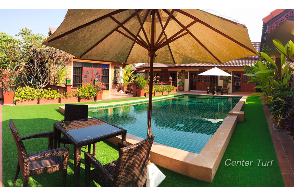 ติดตั้งหญ้าเทียมรอบสระว่ายน้ำ สถาบันบ้านครูไก่ สอนศิลป์