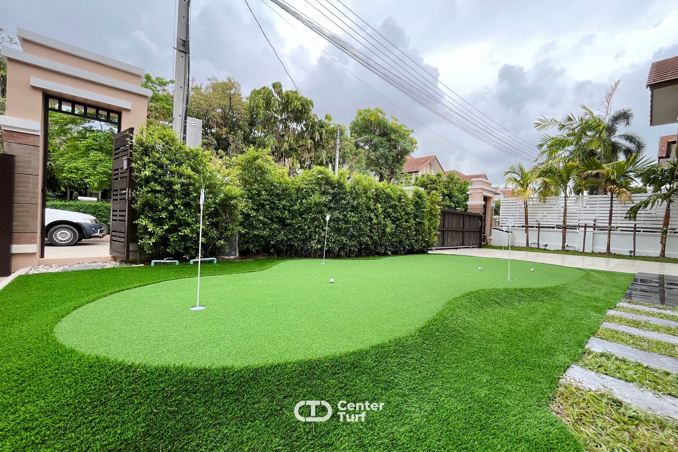 พัตติ้งกรีนหญ้าเทียมตอบโจทย์ได้ดีในทุกฟังก์ชั่น  และยังสามารถสร้างไลน์กรีนได้หลากหลายเพื่อการฝึกซ้อม,เพิ่มทักษะให้รวมอยู่ในสนามเดียว