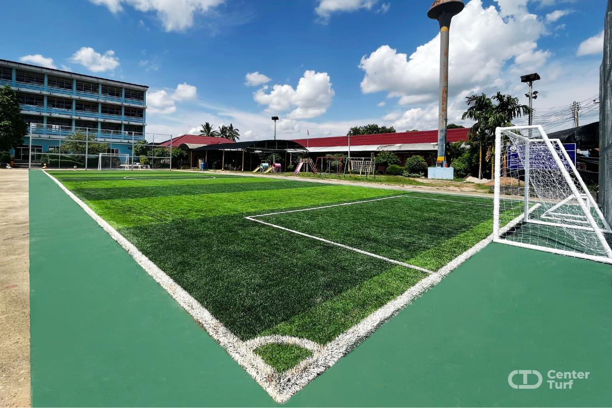 ผลงานติดตั้งสนามฟุตบอลตรงตามมาตรฐานด้วยหญ้าเทียมคุณภาพสูง