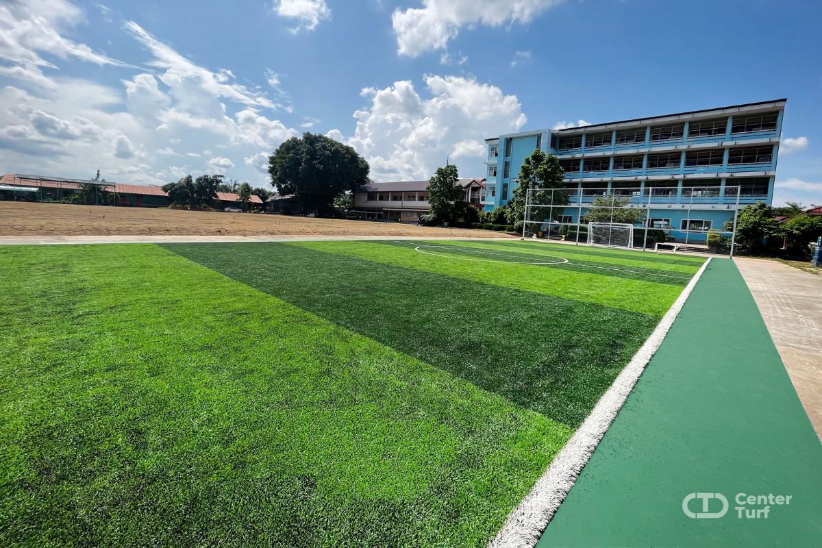 ผลงานติดตั้งสนามฟุตบอลตรงตามมาตรฐานด้วยหญ้าเทียมคุณภาพสูง