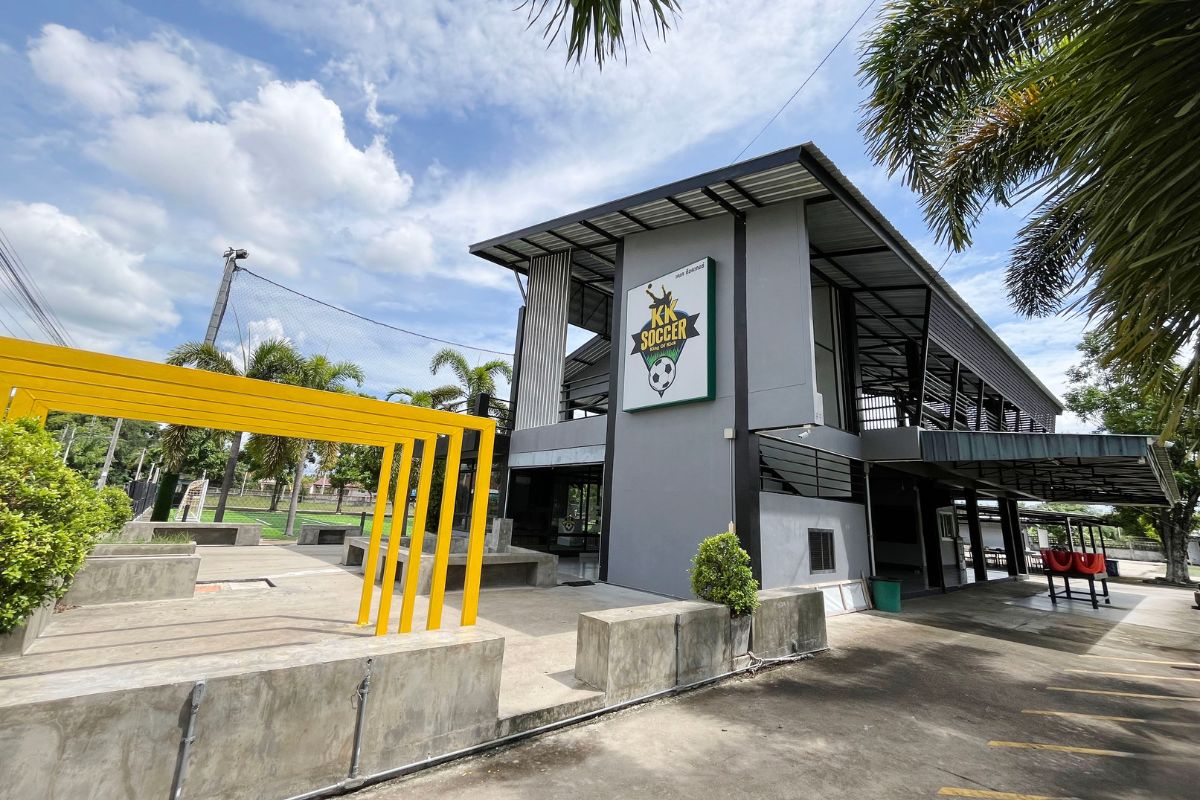 เลือกเปลี่ยนเพื่อสิ่งที่ดีกว่าให้กับธุรกิจคุณ ให้เป็นอีกหนึ่งทางเลือกที่ดีที่สุดกับลูกค้าที่มาใช้บริการบนสนามฟุตบอลหญ้าเทียมที่มีมาตรฐาน