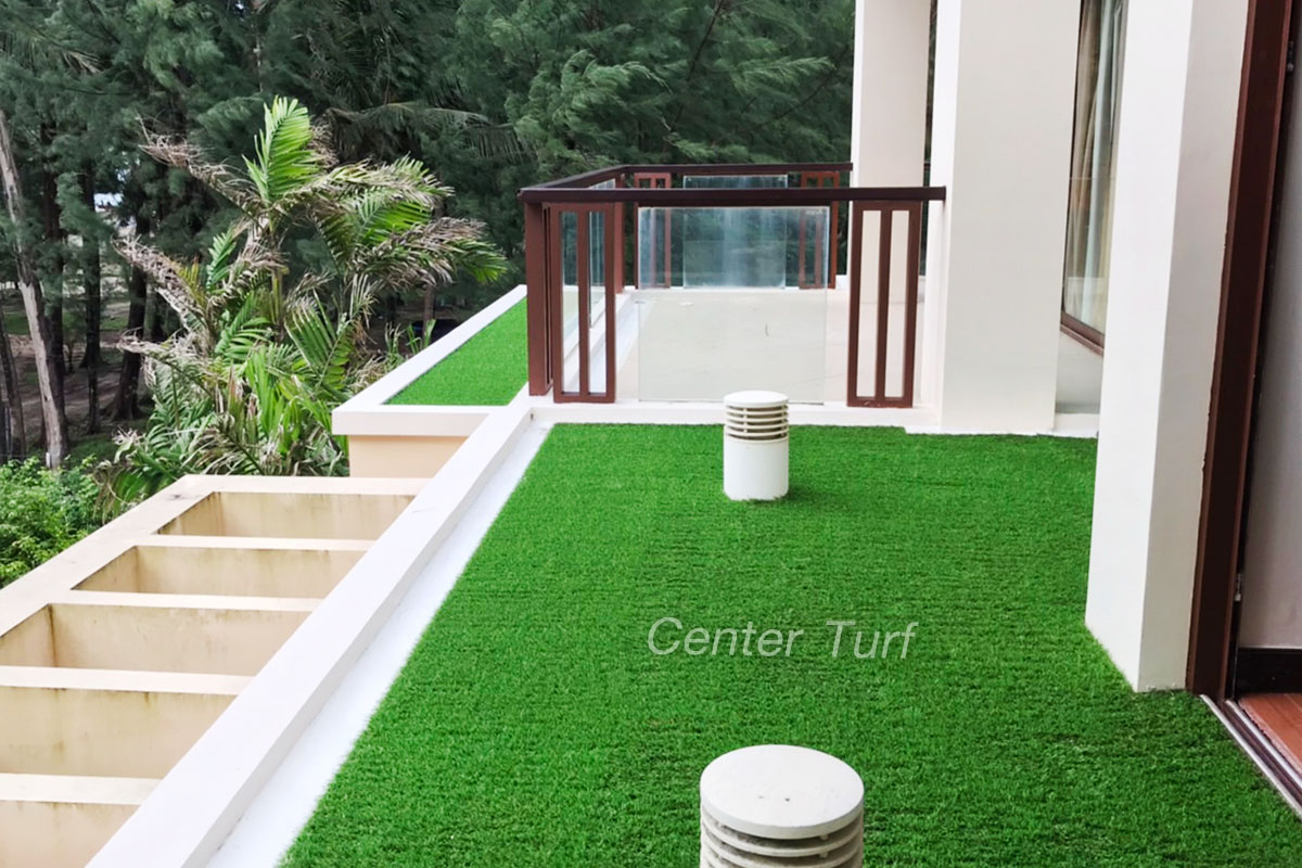 ผลงานติดตั้งหญ้าเทียมระเบียงห้องพัก @Mövenpick Resort Bangtao Beach Phuket