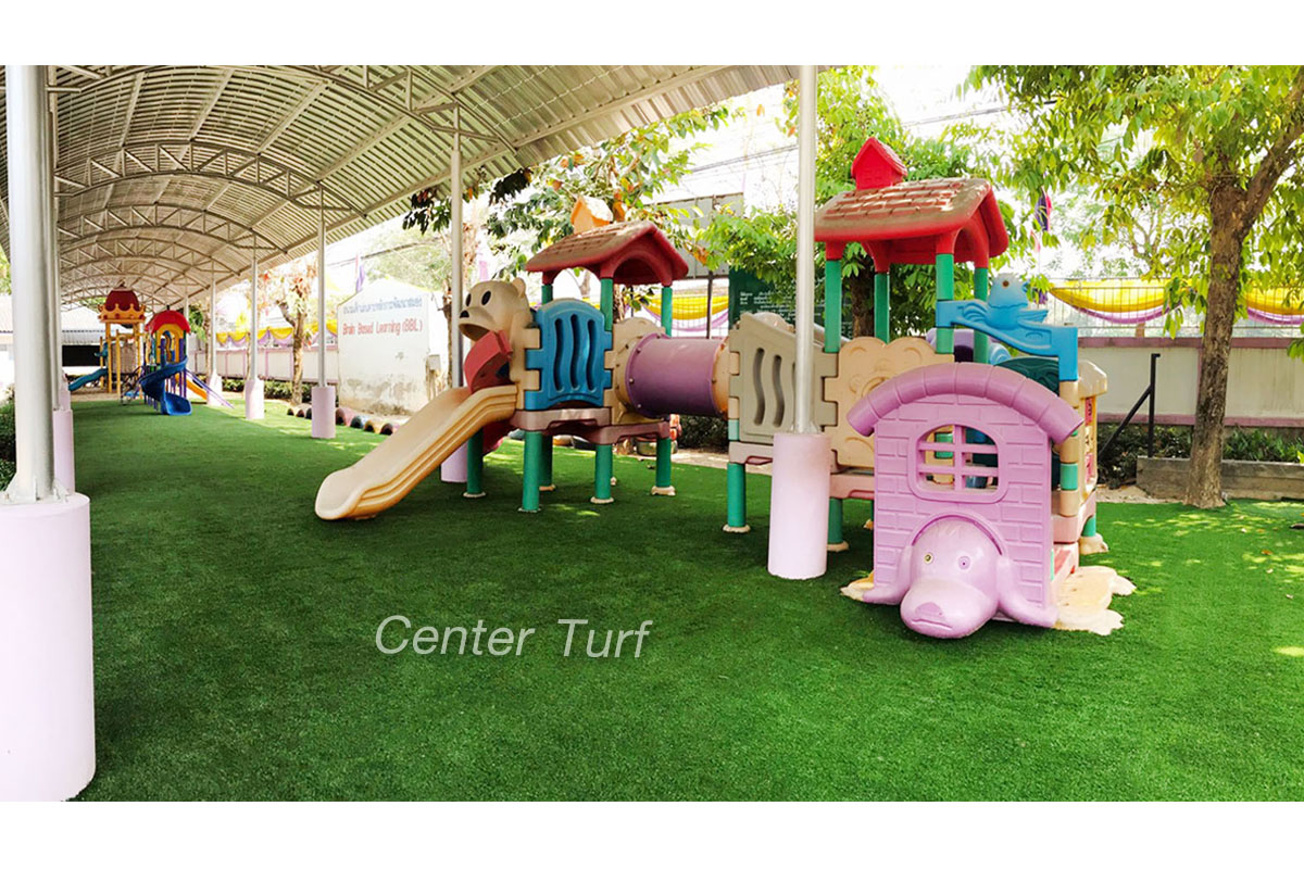 สนามเด็กเล่นหญ้าเทียมศูนย์พัฒนาเด็กเล็ก