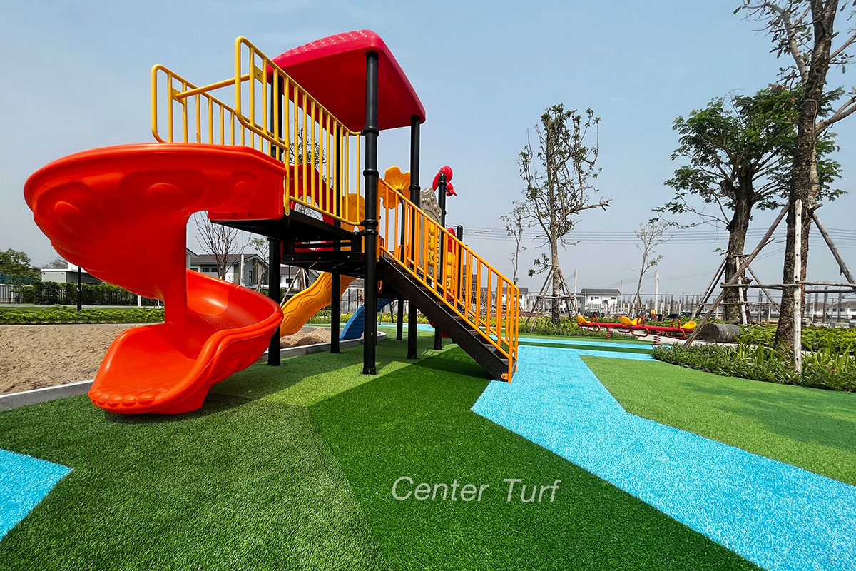 สนามเด็กเล่นหญ้าเทียม @โครงการอรสิริน Belive Sansai