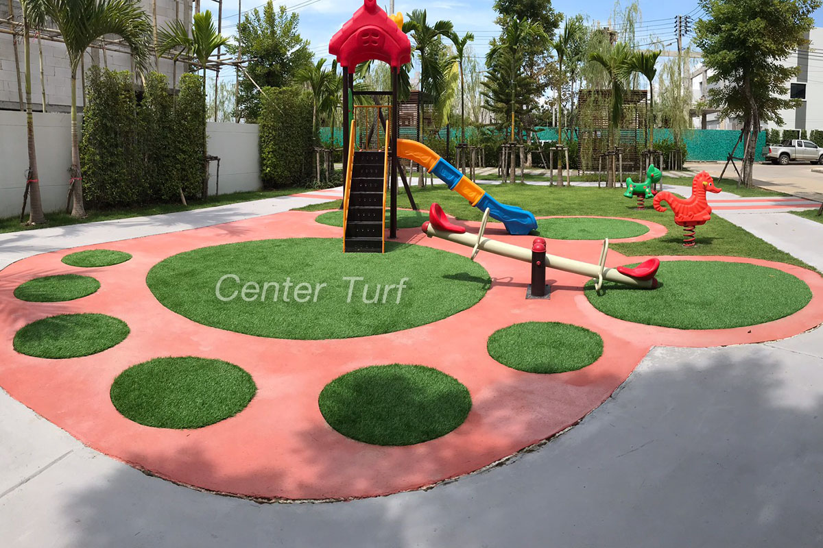 หญ้าเทียมสวยๆ ไร้สัตว์มีพิษรบกวน ปลอดภัยต่อเด็ก