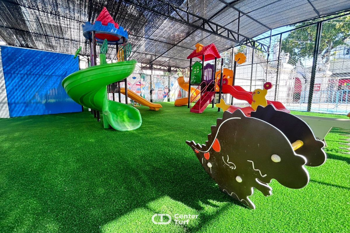 งานสนามเด็กเล่นหญ้าเทียม งานติดตั้งสนามเด็กเล่นหญ้าเทียมพร้อมงานตาข่าย