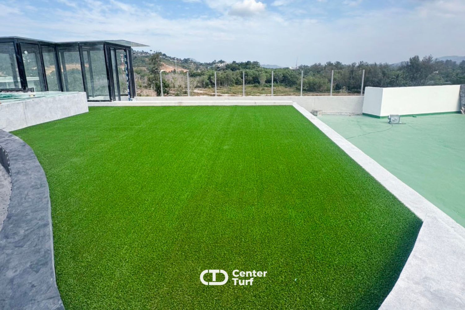 ด้วยคุณสมบัติพิเศษมีความทนทานและอายุการใช้งานที่ยาวนานแม้จะต้องเจอแสงแดดตลอดเวลา