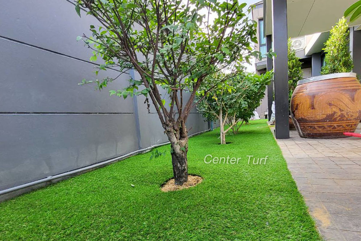 รีโนเวทสวนหญ้าจริงรอบบ้านให้เป็นสวนหญ้าเทียมสีเขียวสด