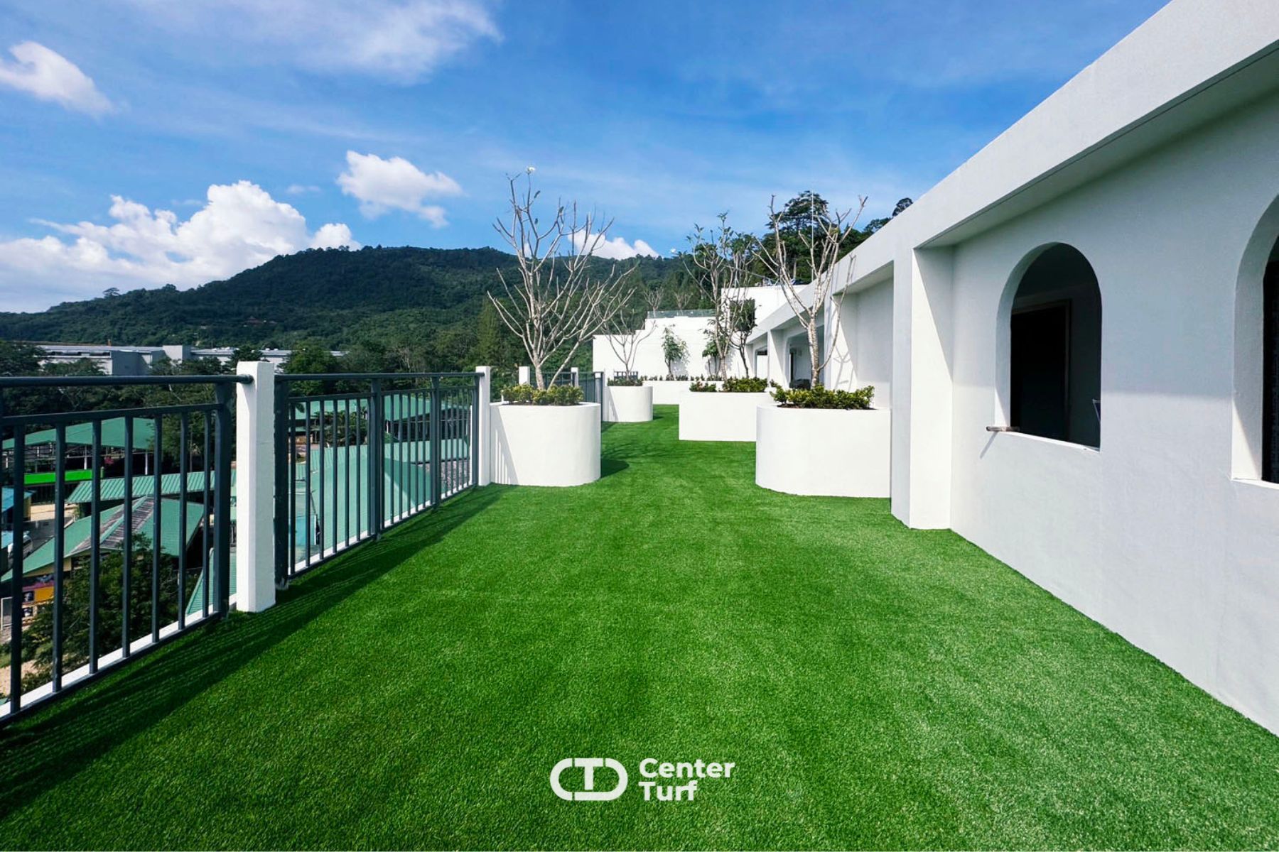 งานติดตั้งหญ้าเทียมบนดาดฟ้าเพิ่มความสวยงามและสร้างบรรยากาศให้ดียิ่งขึ้น