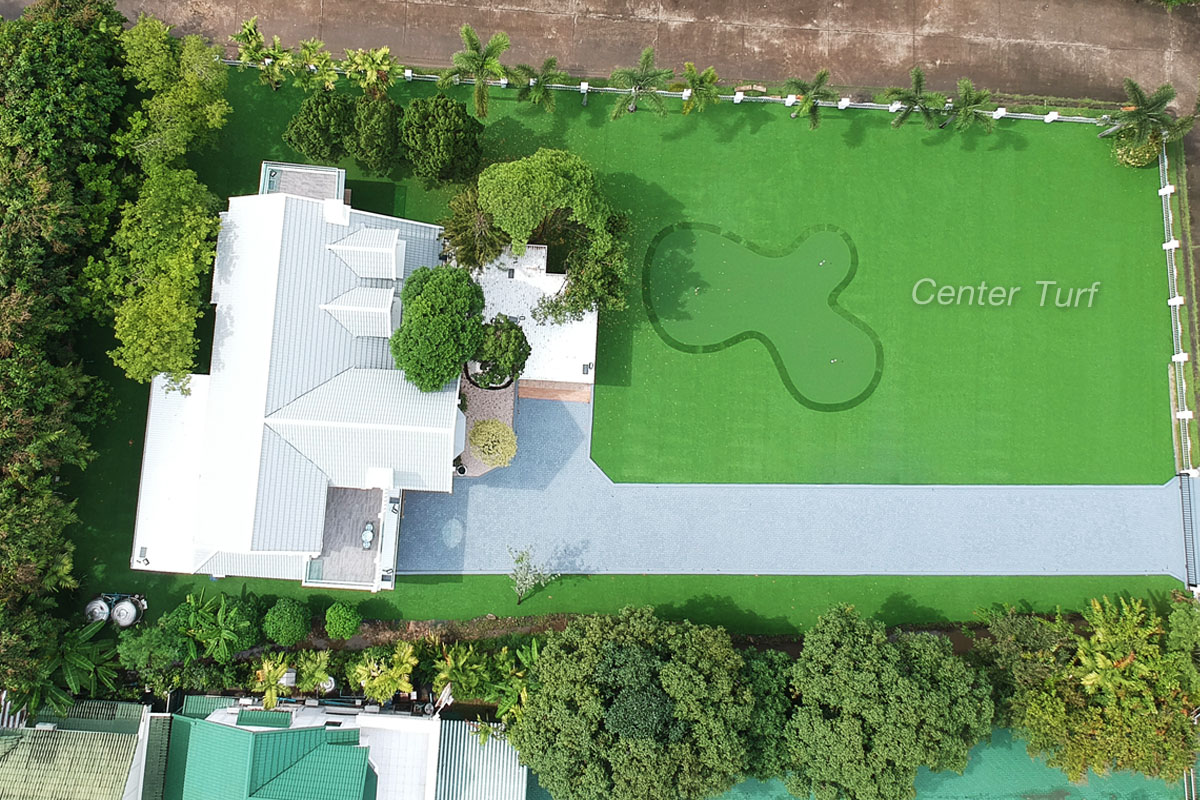 จัดสวนหญ้าเทียมโดยรอบบริเวณบ้าน @หมู่บ้านอิงดอย จ.เชียงใหม่