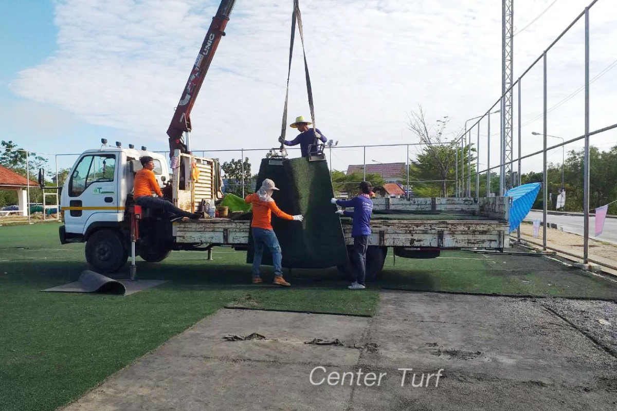 ปรับปรุงสนามฟุตบอลหญ้าเทียมยะลา