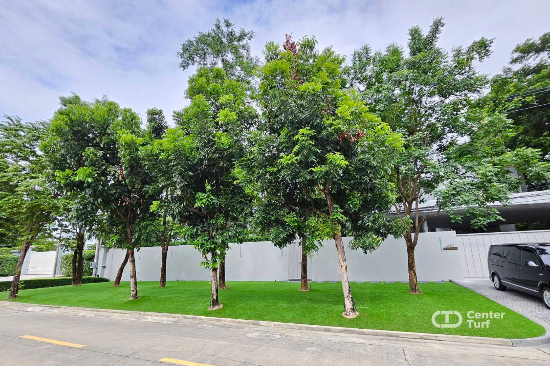 ตัดปัญหาหญ้ารกกวนใจแถมยังช่วยประหยัดเวลาในการดูแลรักษา  สวยได้ในทุกฤดู 