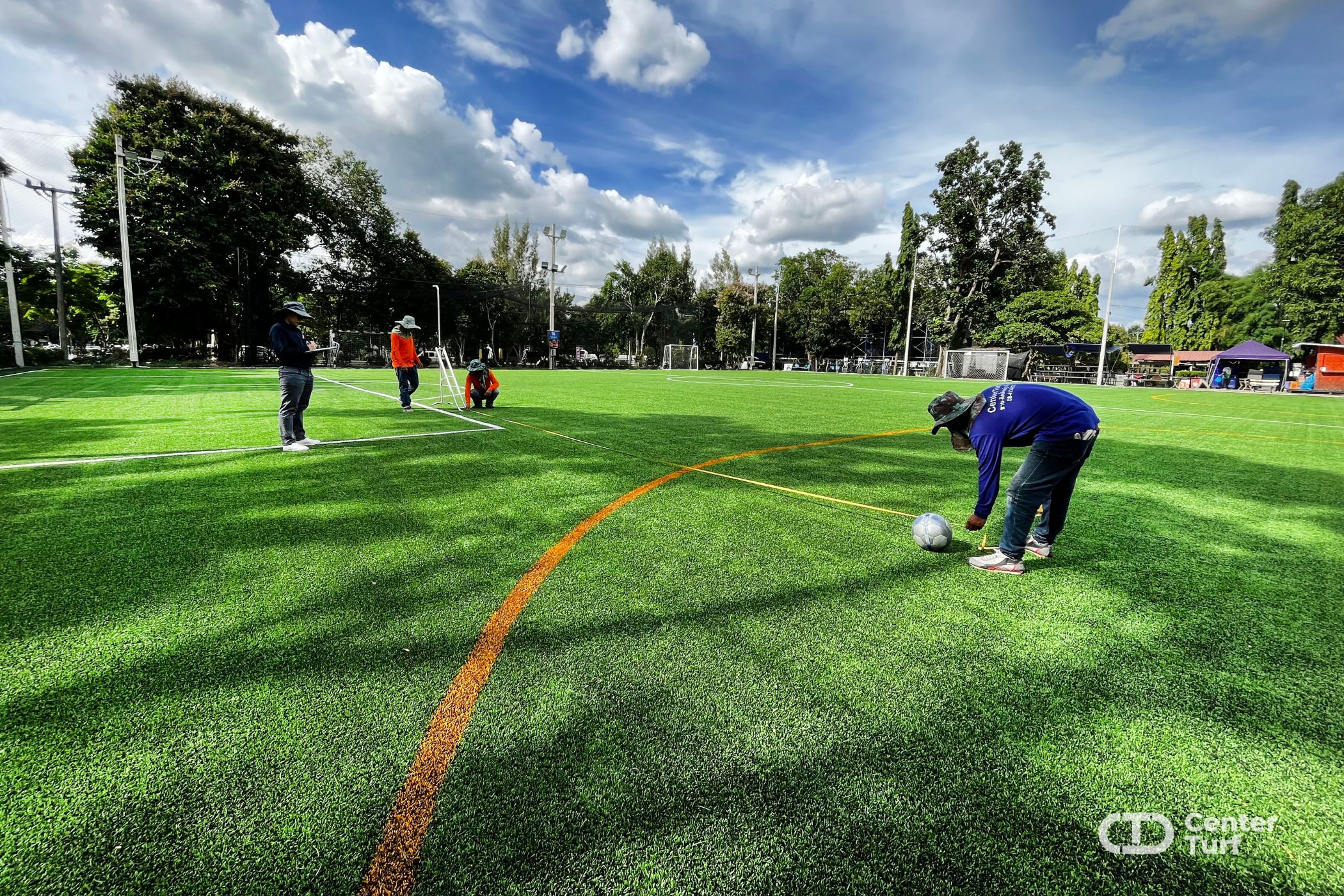 งานสร้างสนามฟุตบอลหญ้าเทียม โรงเรียนสาธิตมหาวิทยาลัยเชียงใหม่