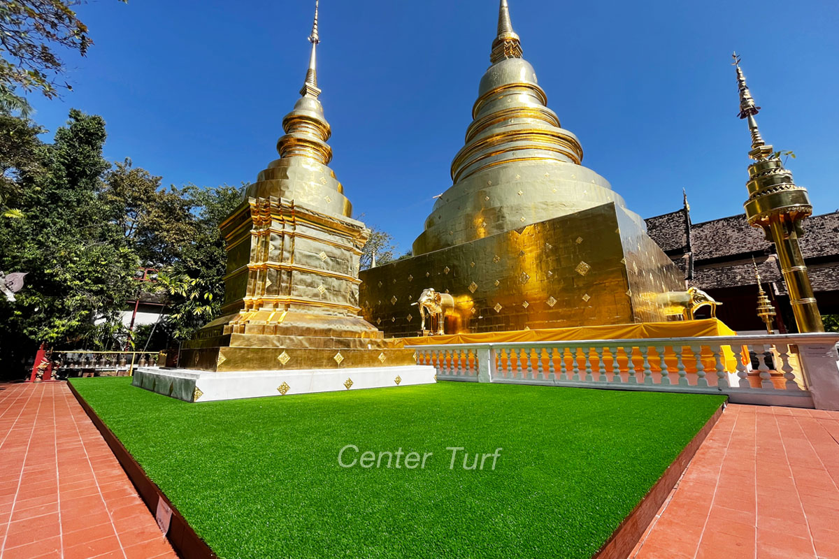 ติดตั้งหญ้าเทียมแทนพื้นไม้เดิมช่วยทำให้นุ่มเท้าเวลาเดินเพิ่มเติมความสวยได้ทุกองศา