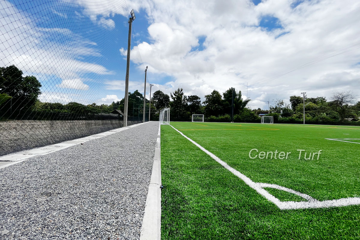 ออกกำลังกายบนสนามฟุตบอลหญ้าเทียมมาตรฐาน ได้ทั้งสุขภาพดีพร้อมความปลอดภัย เซ็นเตอร์เทิร์ฟหญ้าเทียมให้ความสำคัญในทุกขั้นตอน