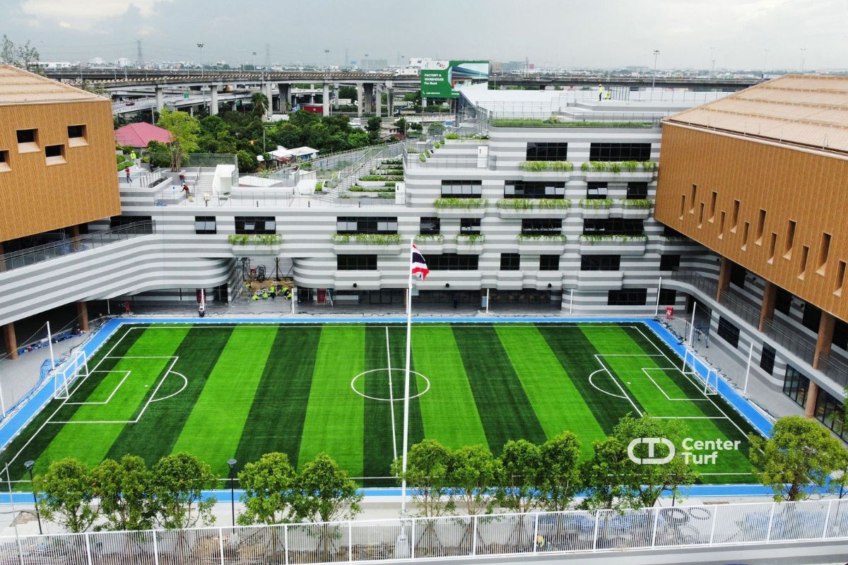 ให้เด็กๆ ได้มีพื้นที่เสริมสร้างพัฒนาการและทำกิจกรรมร่วมกันได้อย่างปลอดภัยไปกับสนามหญ้าเทียมคุณภาพ