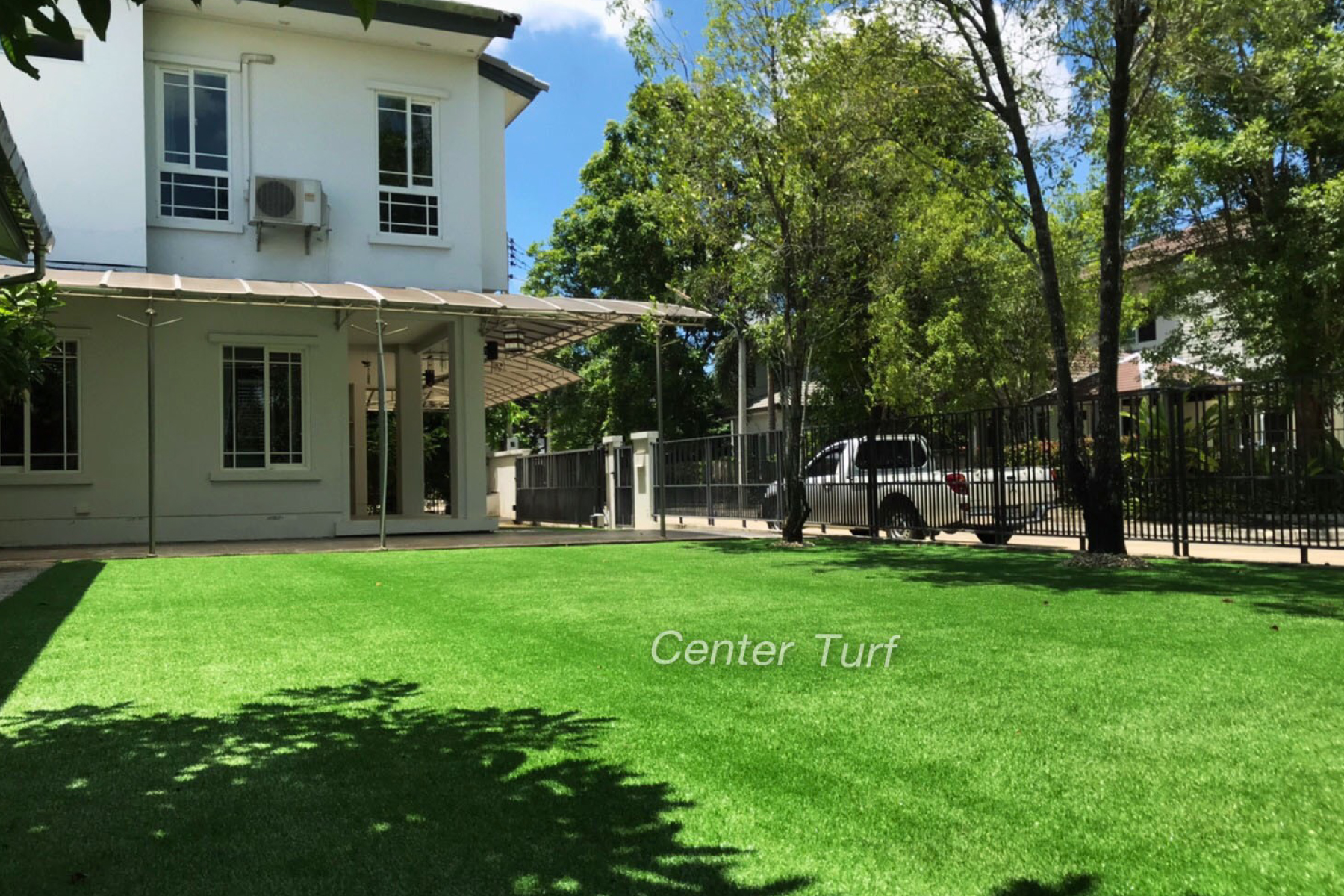 ติดตั้งหญ้าเทียมบ้านพักตากอากาศ