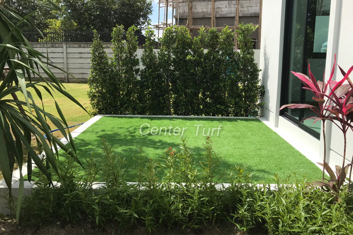 หญ้าเทียมสวยๆ ไร้สัตว์มีพิษรบกวน ปลอดภัยต่อเด็ก