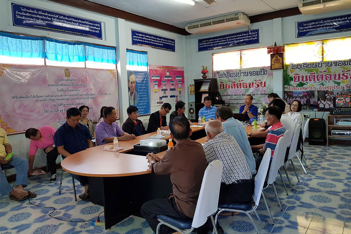 สนามฟุตบอลหญ้าเทียม โรงเรียนบ้านจอมปิง อ.เกาะคา จ.ลำปาง